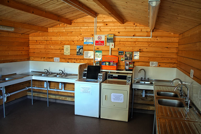 Kennexstone Campsite Facilities : Bathroom and wash block